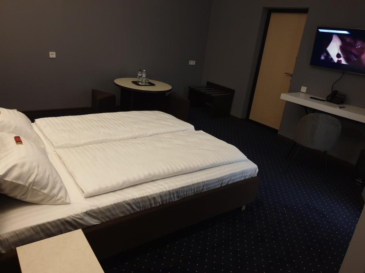 אירפין Lex Trend Hotel מראה חיצוני תמונה